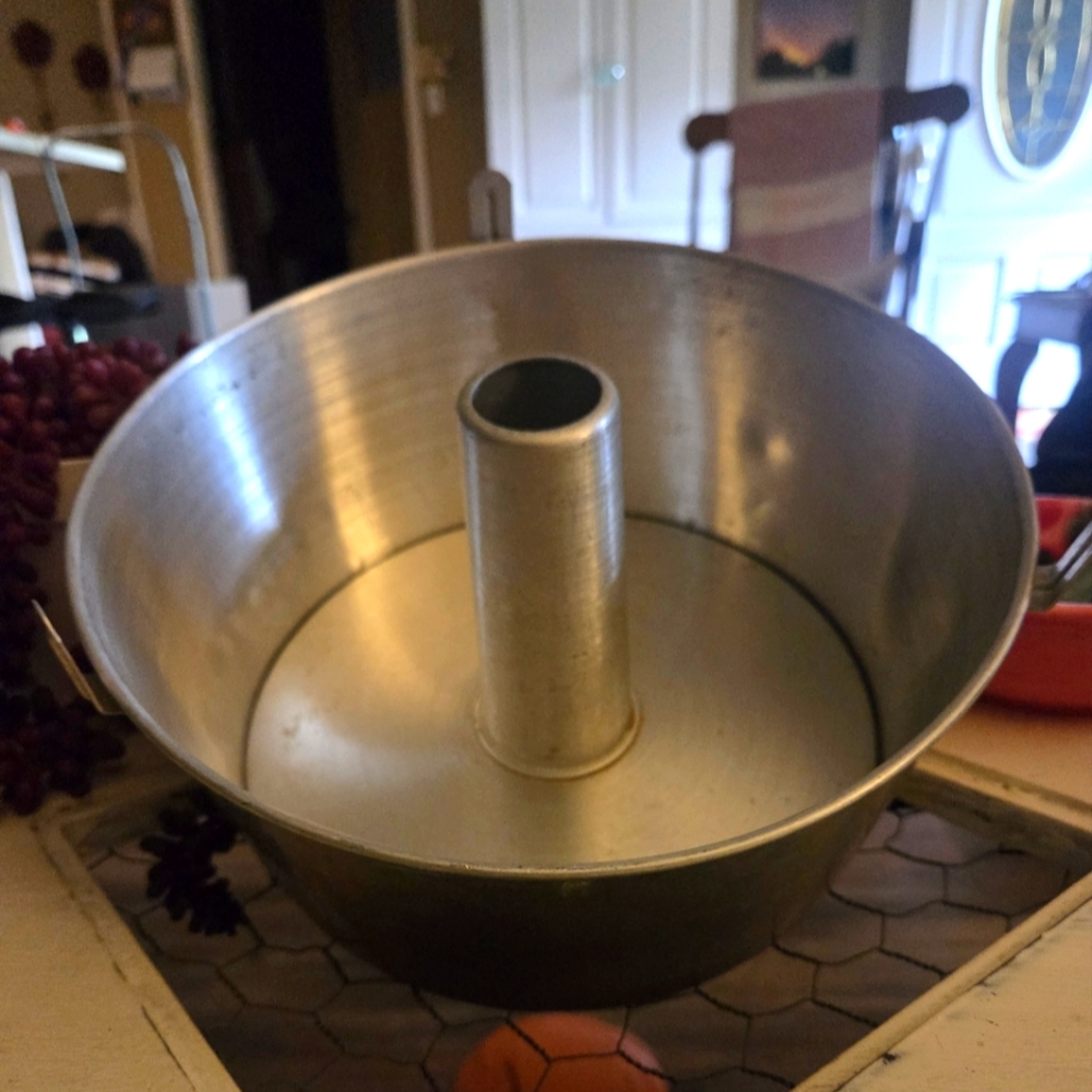 Vintage Aluminum Bundt Pan and Bundt Baking Pan/ Mold
